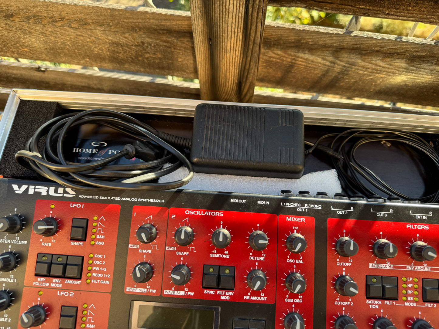 Access Virus A - Synthesizer + Flight Case